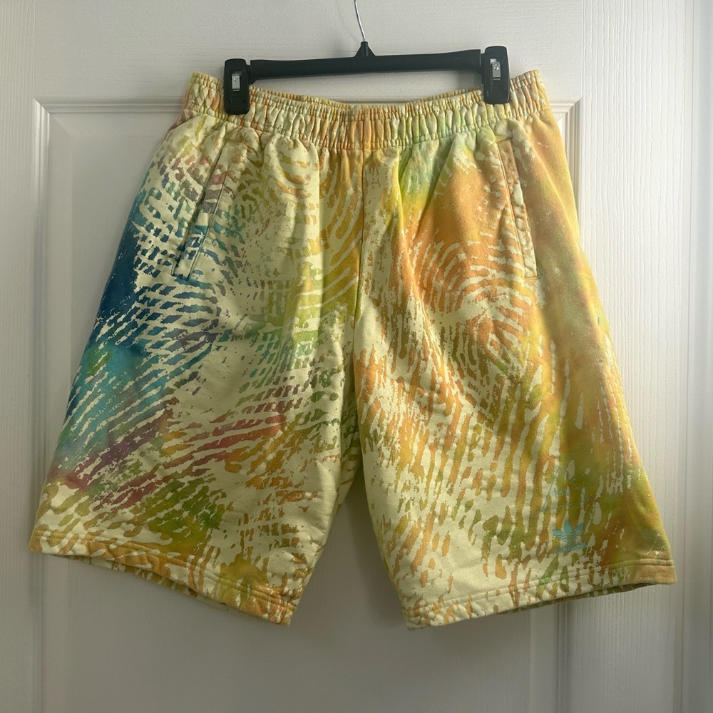 Adidas Pharrell Williams tie dye M drawstring shorts